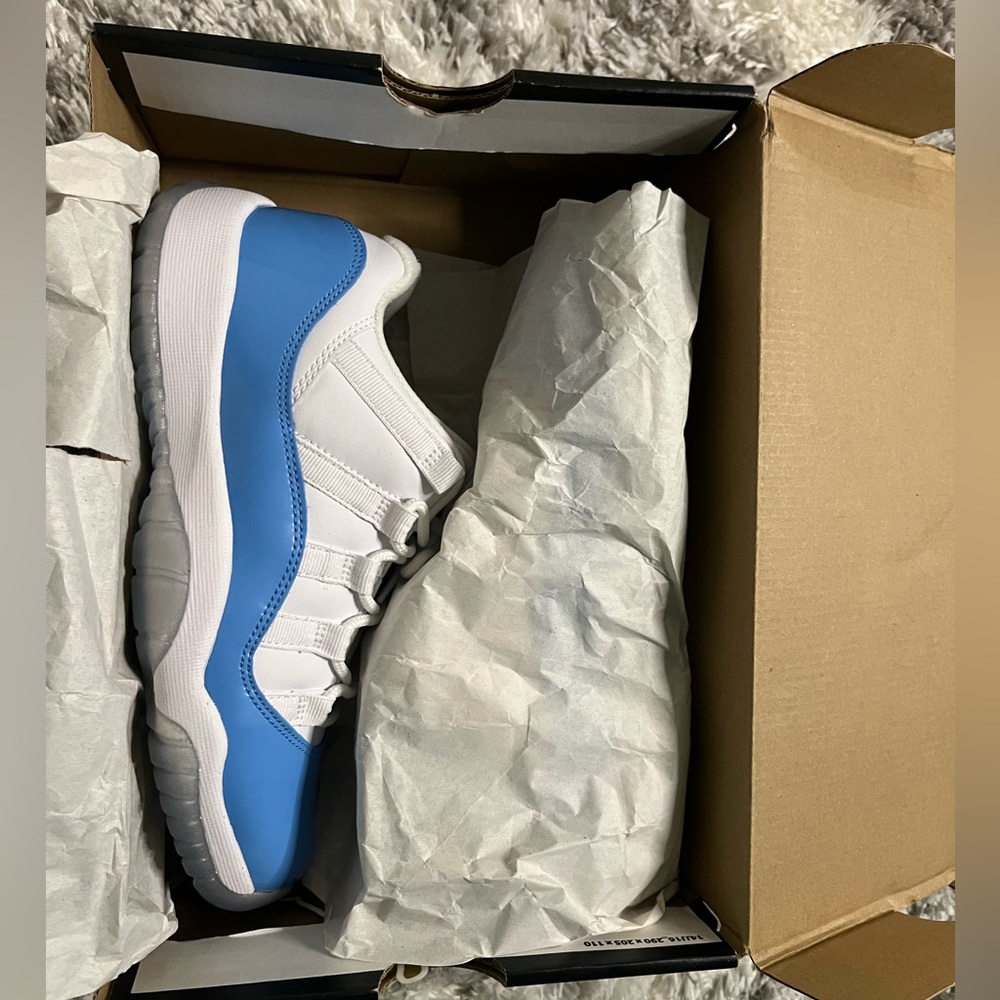AIR JORDAN 11 RETRO LOW BG